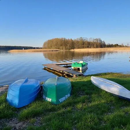 Holiday park Domki Nad Jeziorem - Posiadlosc Nad Zatoka Ryn (Warmian-Masurian)