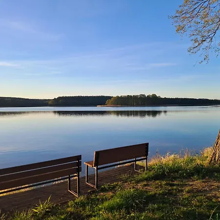 Nad Zatoka Z Widokiem Na Jezioro