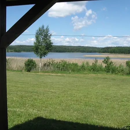 Domki Nad Jeziorem - Posiadlosc Nad Zatoka Ryn (Warmian-Masurian)